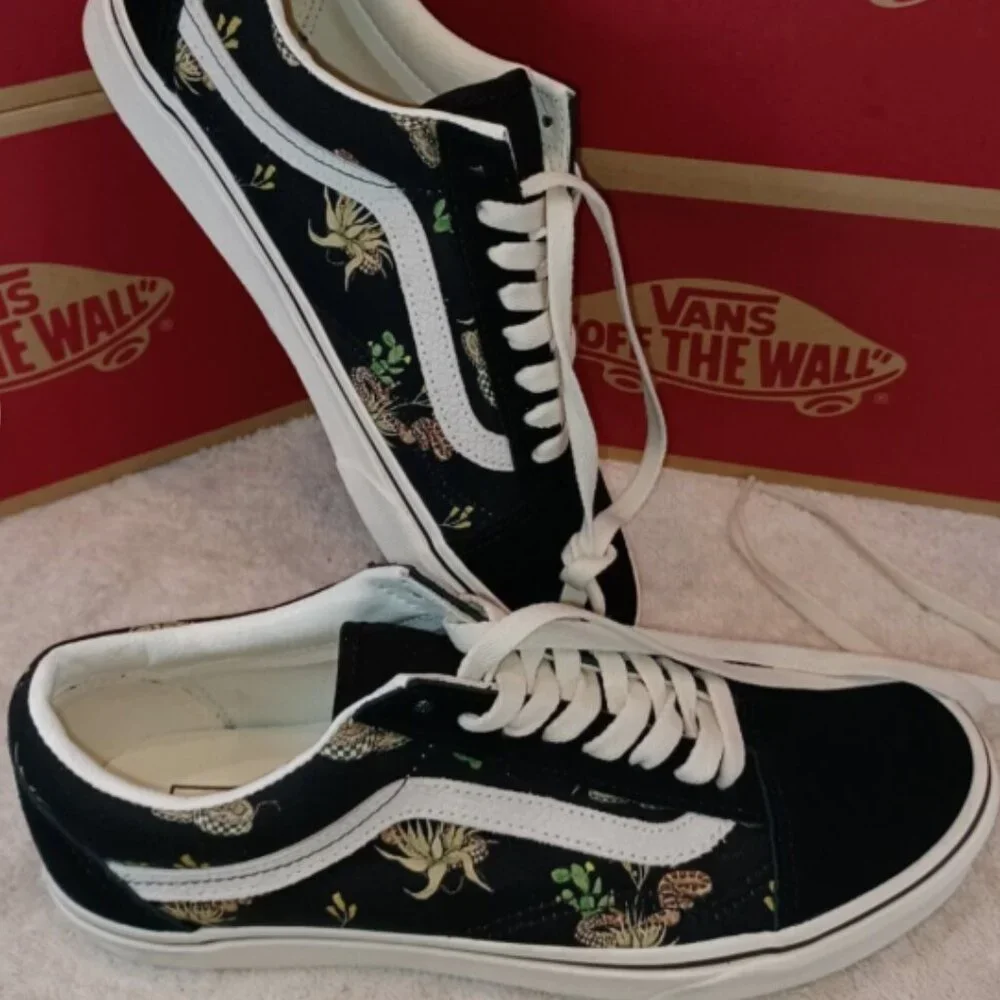 Vans Men's 7.5/Women's 9 Old Skool Desert Snake Black/White Suede VN0A5KRFB02